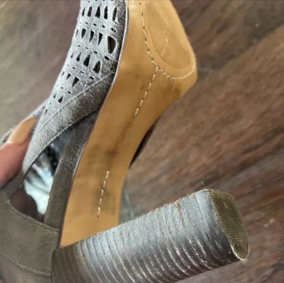 Vince Camuto cranita peep toes booties grey size 9.5 - Picture 11 of 11